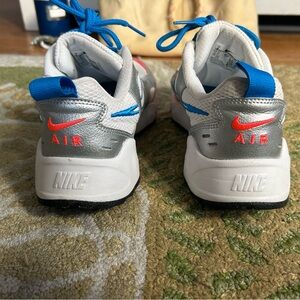 Nike White and Silver Sneakers Athletic Design